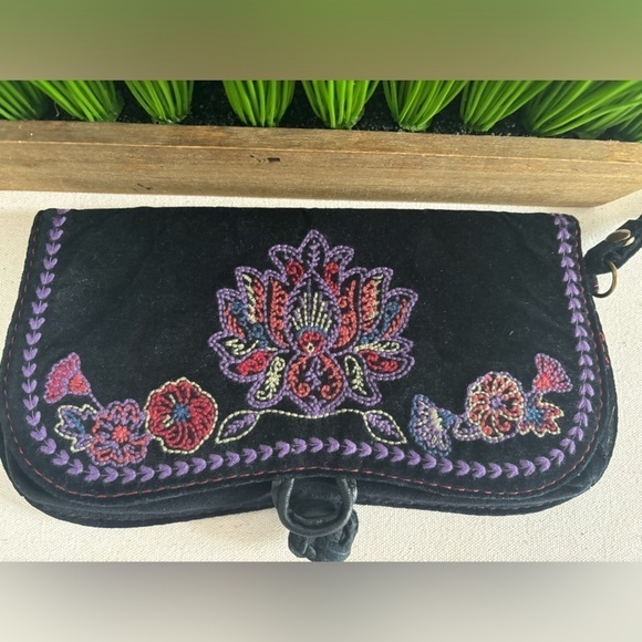 Lucky Brand Vintage 1990’s Clutch Black Velvet Embroidered Leather Closure - Picture 9 of 9